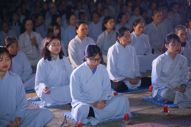 Chùa Đống Cao: Đêm hội hoa đăng kỷ niệm đức Từ Phụ A-di-đà