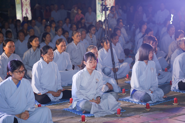 Chùa Đống Cao: Đêm hội hoa đăng kỷ niệm đức Từ Phụ A-di-đà
