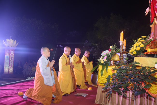 Chùa Đống Cao: Đêm hội hoa đăng kỷ niệm đức Từ Phụ A-di-đà