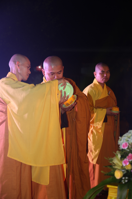 Chùa Đống Cao: Đêm hội hoa đăng kỷ niệm đức Từ Phụ A-di-đà