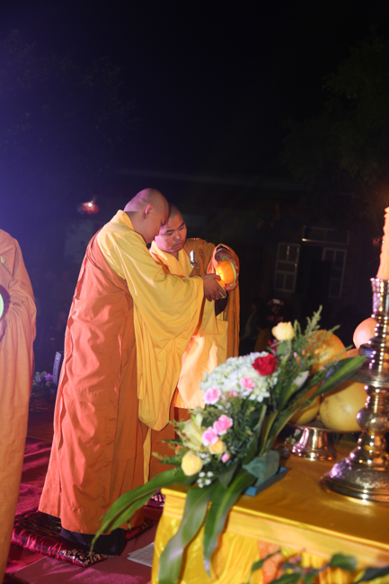 Chùa Đống Cao: Đêm hội hoa đăng kỷ niệm đức Từ Phụ A-di-đà