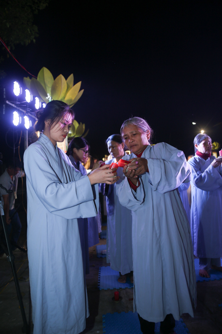 Chùa Đống Cao: Đêm hội hoa đăng kỷ niệm đức Từ Phụ A-di-đà