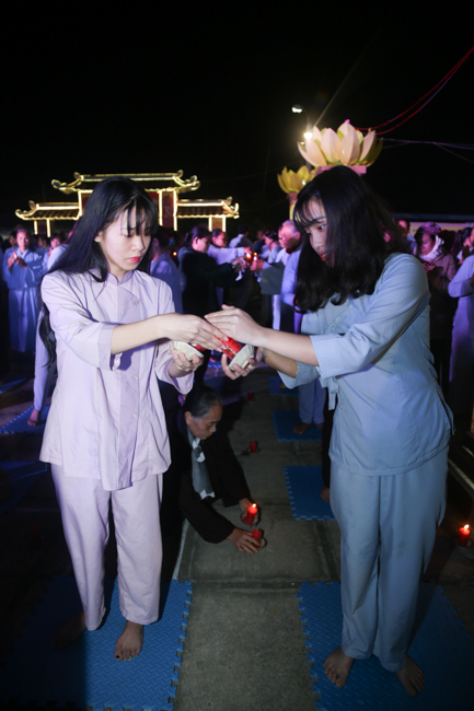 Chùa Đống Cao: Đêm hội hoa đăng kỷ niệm đức Từ Phụ A-di-đà