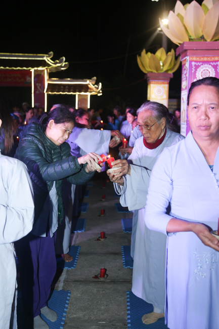 Chùa Đống Cao: Đêm hội hoa đăng kỷ niệm đức Từ Phụ A-di-đà