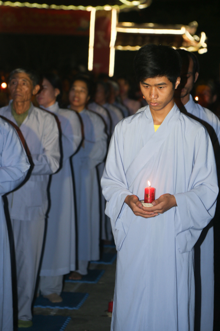 Chùa Đống Cao: Đêm hội hoa đăng kỷ niệm đức Từ Phụ A-di-đà