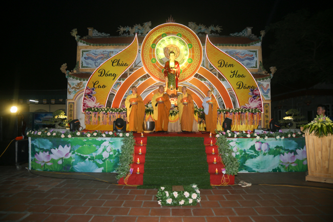 Chùa Đống Cao: Đêm hội hoa đăng kỷ niệm đức Từ Phụ A-di-đà