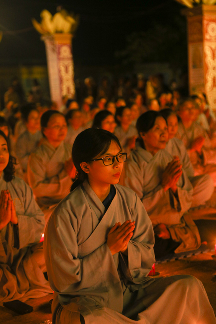 Chùa Đống Cao: Đêm hội hoa đăng kỷ niệm đức Từ Phụ A-di-đà