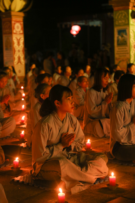 Chùa Đống Cao: Đêm hội hoa đăng kỷ niệm đức Từ Phụ A-di-đà