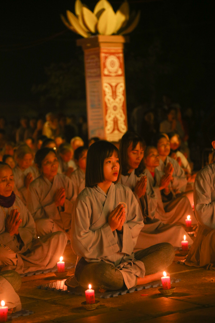 Chùa Đống Cao: Đêm hội hoa đăng kỷ niệm đức Từ Phụ A-di-đà