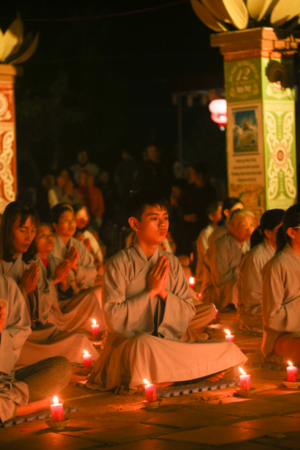 Chùa Đống Cao: Đêm hội hoa đăng kỷ niệm đức Từ Phụ A-di-đà