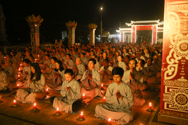 Chùa Đống Cao: Đêm hội hoa đăng kỷ niệm đức Từ Phụ A-di-đà