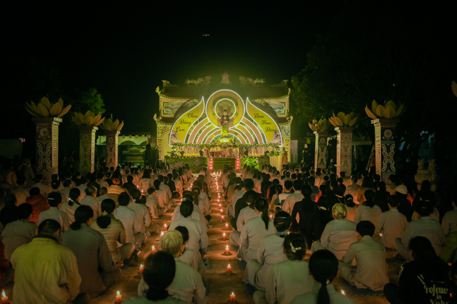 Chùa Đống Cao: Đêm hội hoa đăng kỷ niệm đức Từ Phụ A-di-đà