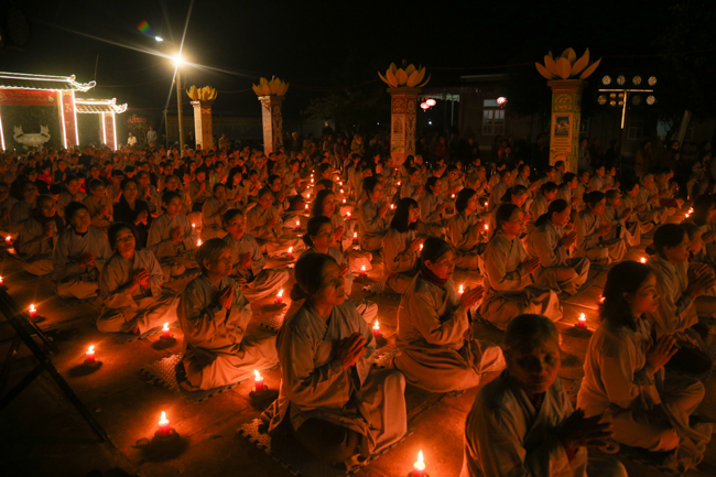 Chùa Đống Cao: Đêm hội hoa đăng kỷ niệm đức Từ Phụ A-di-đà