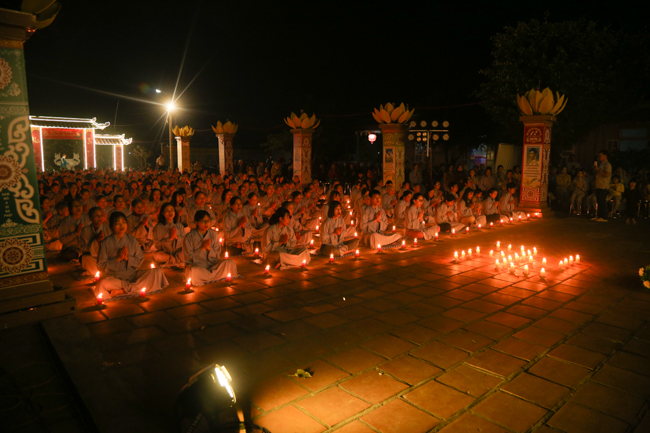 Chùa Đống Cao: Đêm hội hoa đăng kỷ niệm đức Từ Phụ A-di-đà