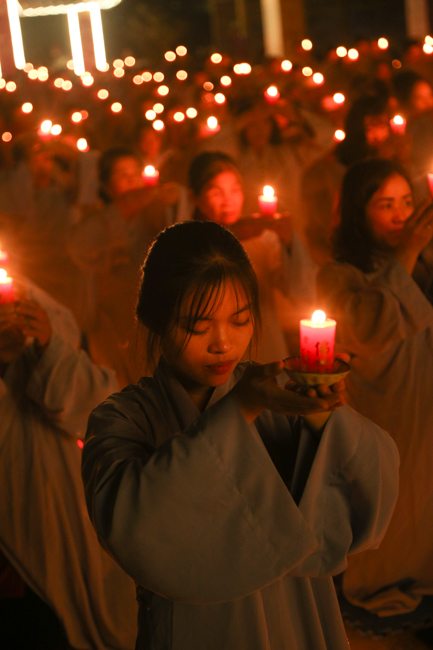 Chùa Đống Cao: Đêm hội hoa đăng kỷ niệm đức Từ Phụ A-di-đà