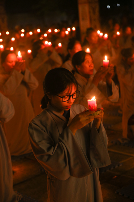 Chùa Đống Cao: Đêm hội hoa đăng kỷ niệm đức Từ Phụ A-di-đà