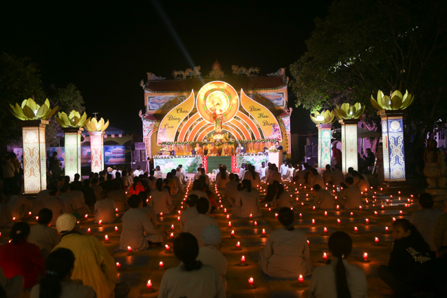 Chùa Đống Cao: Đêm hội hoa đăng kỷ niệm đức Từ Phụ A-di-đà