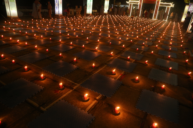 Chùa Đống Cao: Đêm hội hoa đăng kỷ niệm đức Từ Phụ A-di-đà