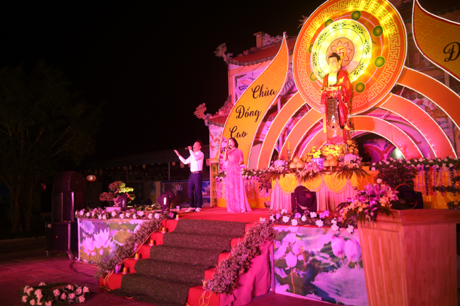 Chùa Đống Cao: Đêm hội hoa đăng kỷ niệm đức Từ Phụ A-di-đà