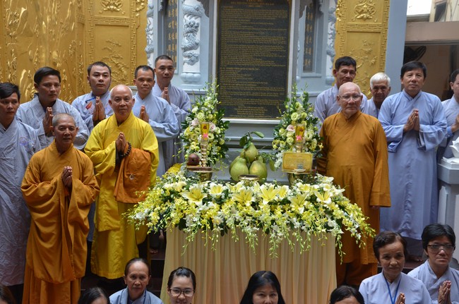 The Founder 's death anniversary at Quang Duc Pagoda and freeing creatures in Can Tho Province