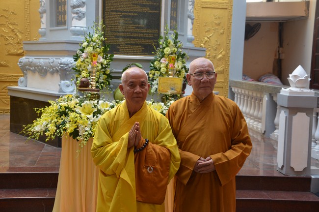The Founder 's death anniversary at Quang Duc Pagoda and freeing creatures in Can Tho Province