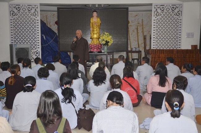 The Founder 's death anniversary at Quang Duc Pagoda and freeing creatures in Can Tho Province