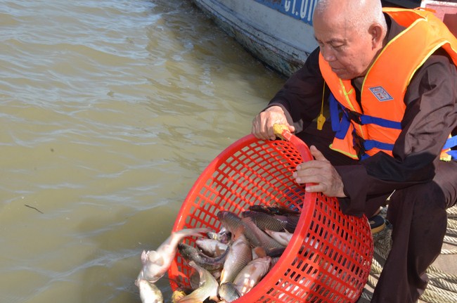 The Founder 's death anniversary at Quang Duc Pagoda and freeing creatures in Can Tho Province