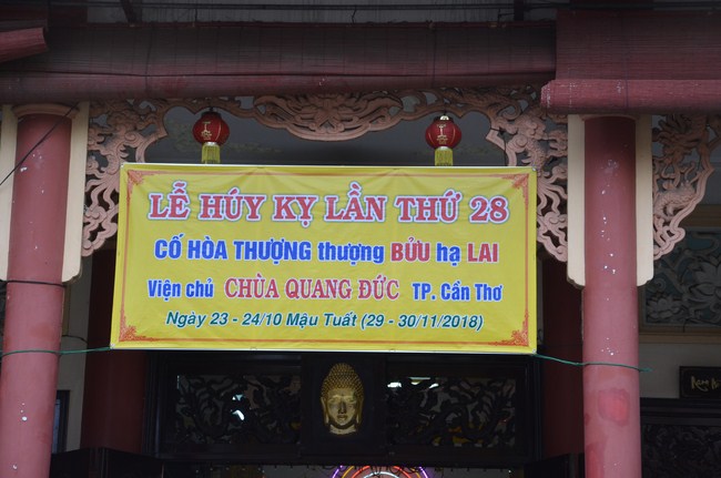 The Founder 's death anniversary at Quang Duc Pagoda and freeing creatures in Can Tho Province