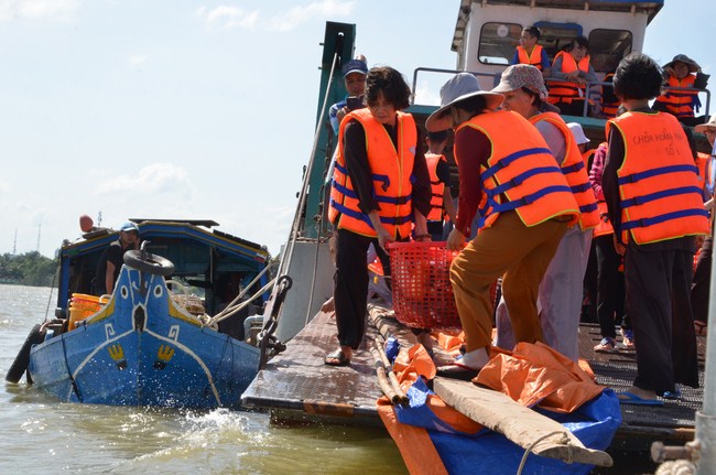 The Founder 's death anniversary at Quang Duc Pagoda and freeing creatures in Can Tho Province