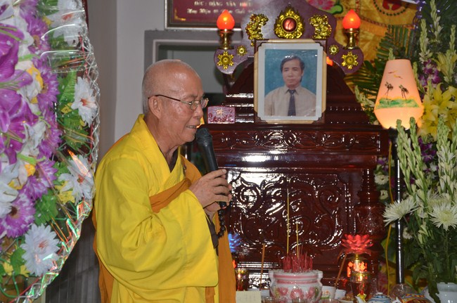 The Founder 's death anniversary at Quang Duc Pagoda and freeing creatures in Can Tho Province