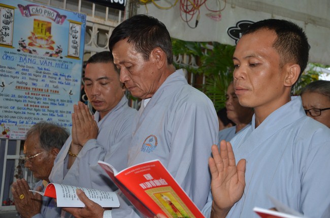 The Founder 's death anniversary at Quang Duc Pagoda and freeing creatures in Can Tho Province
