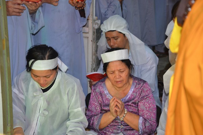 The Founder 's death anniversary at Quang Duc Pagoda and freeing creatures in Can Tho Province