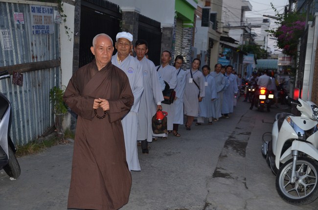 The Founder 's death anniversary at Quang Duc Pagoda and freeing creatures in Can Tho Province