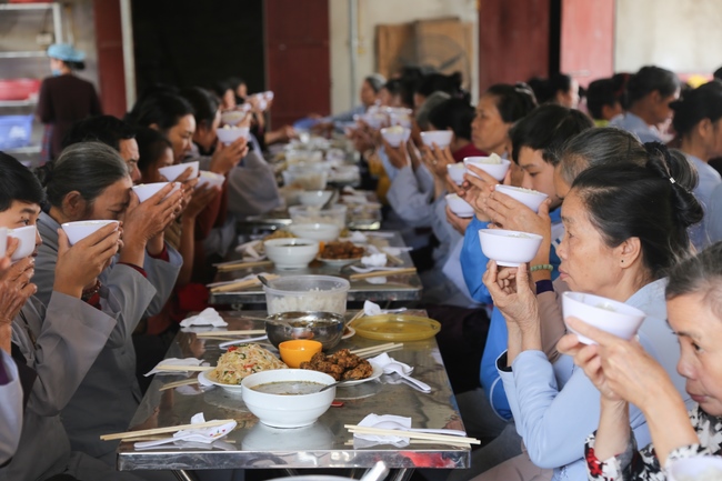 One-day cultivation of reciting the Buddha’s name at Dong Cao Pagoda in Thanh Hoa province