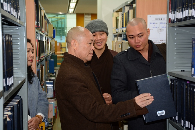 VISITING DONGGUK UNIVERSITY AND PREACHING DHARMA IN NONSAN.