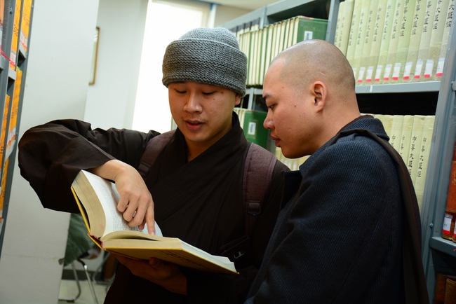 VISITING DONGGUK UNIVERSITY AND PREACHING DHARMA IN NONSAN.