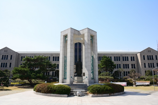 VISITING DONGGUK UNIVERSITY AND PREACHING DHARMA IN NONSAN.