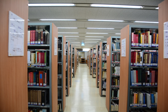 VISITING DONGGUK UNIVERSITY AND PREACHING DHARMA IN NONSAN.