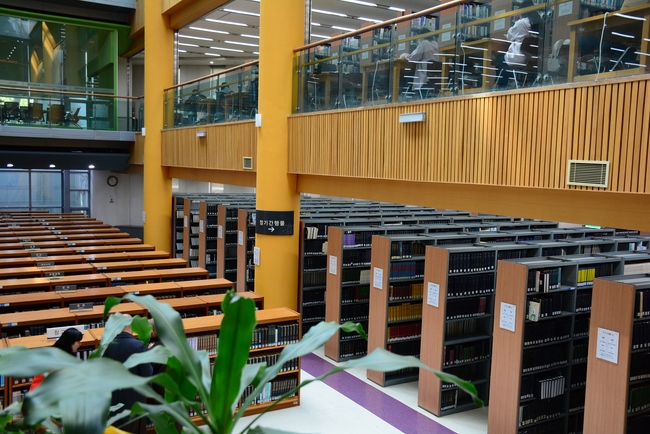 VISITING DONGGUK UNIVERSITY AND PREACHING DHARMA IN NONSAN.