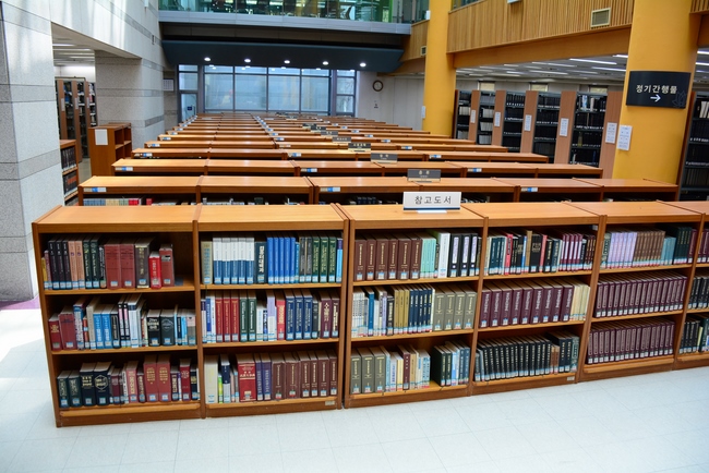 VISITING DONGGUK UNIVERSITY AND PREACHING DHARMA IN NONSAN.