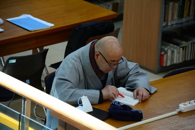 VISITING DONGGUK UNIVERSITY AND PREACHING DHARMA IN NONSAN.