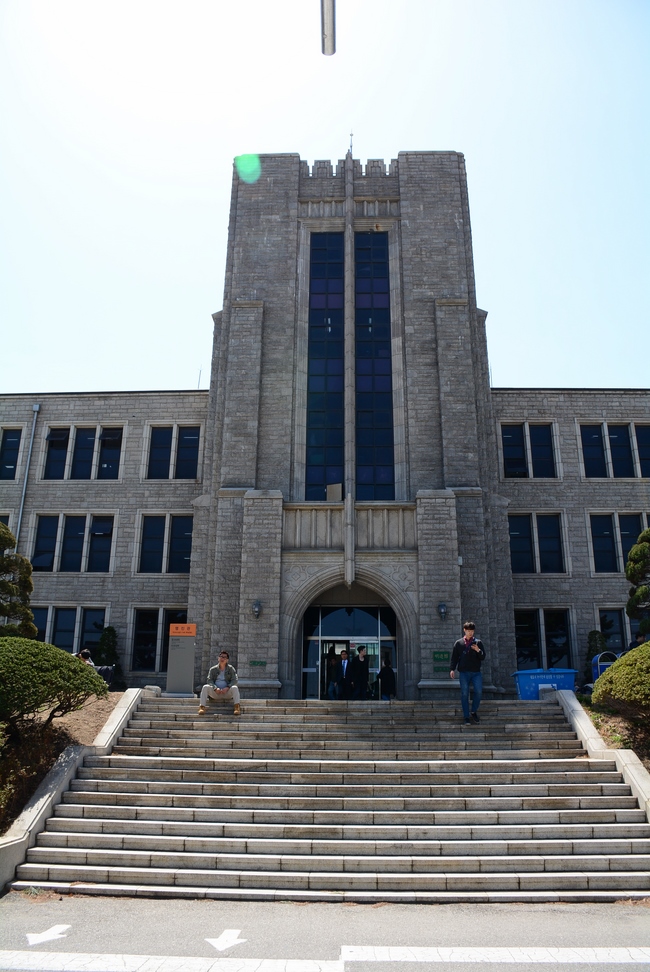 VISITING DONGGUK UNIVERSITY AND PREACHING DHARMA IN NONSAN.