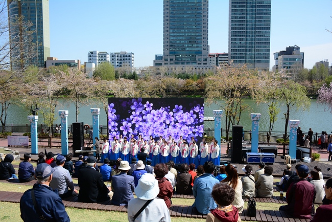 VISITING DONGGUK UNIVERSITY AND PREACHING DHARMA IN NONSAN.