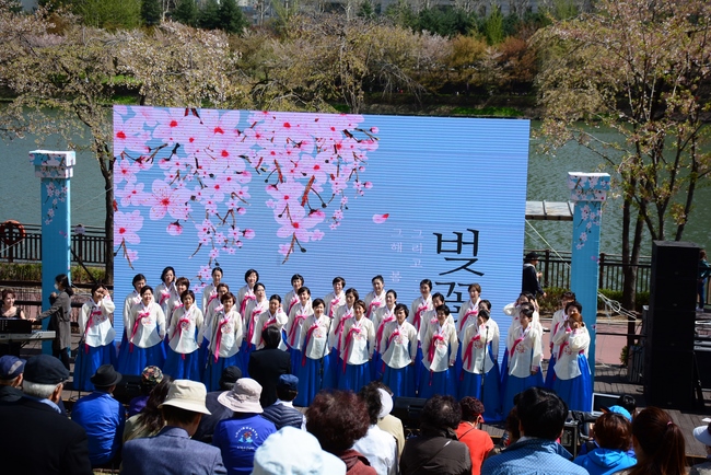 VISITING DONGGUK UNIVERSITY AND PREACHING DHARMA IN NONSAN.