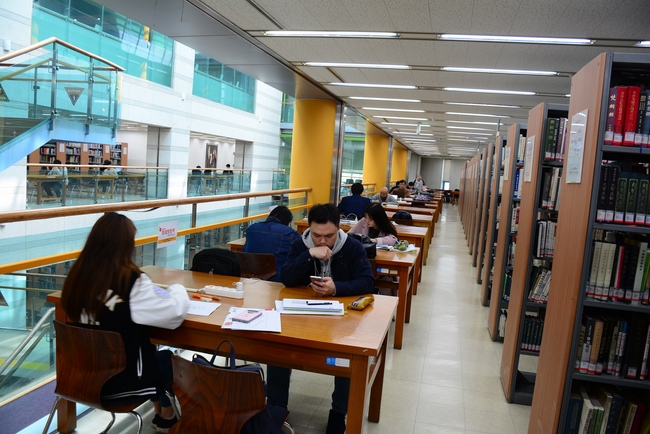 VISITING DONGGUK UNIVERSITY AND PREACHING DHARMA IN NONSAN.