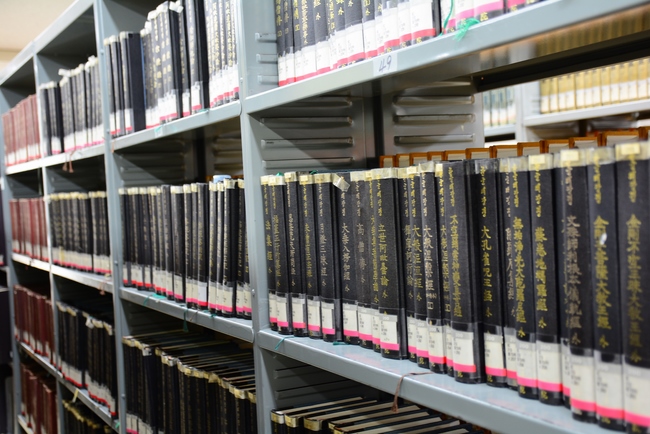 VISITING DONGGUK UNIVERSITY AND PREACHING DHARMA IN NONSAN.