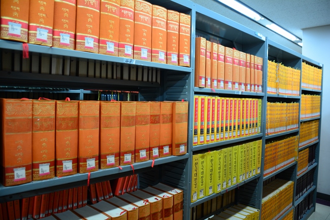 VISITING DONGGUK UNIVERSITY AND PREACHING DHARMA IN NONSAN.