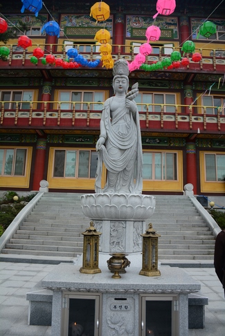 Visiting Temples In The Middle Korea