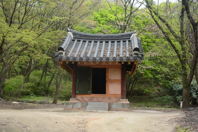 Visiting Temples In The Middle Korea