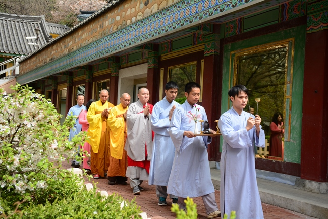 Khoá tu một ngày và lễ Quy Y Tam Bảo